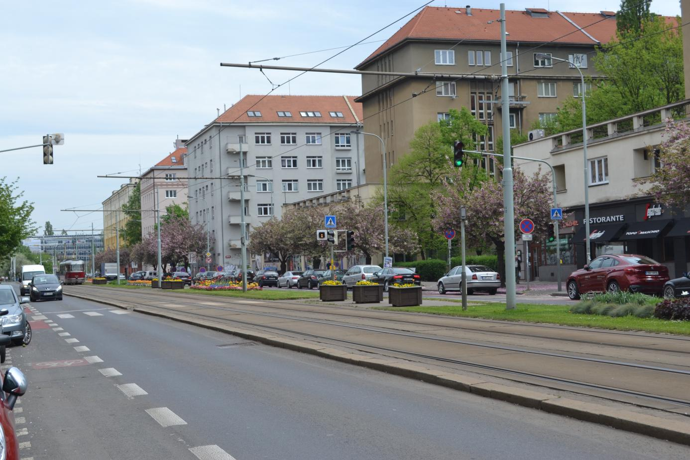 Obrázek č. 3. Přechod pro chodce u ulice Užocká (foto autor duben 2015) 4.2.3.4 Kubánské náměstí (Vršovická x Litevská) I toto je průsečná křižovatka.