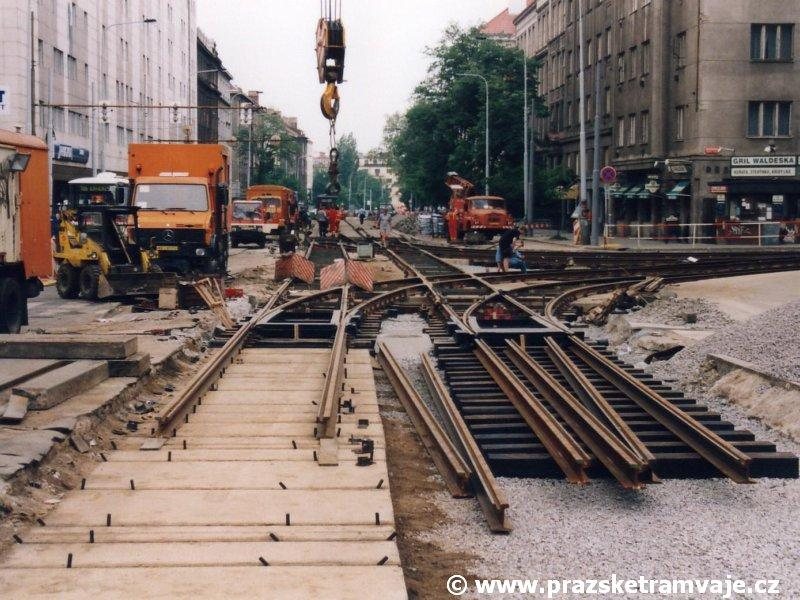 Obrázek č. 8. Panely VÚIS na křižovatce Koh-i-noor při rekonstrukci v roce 2002.