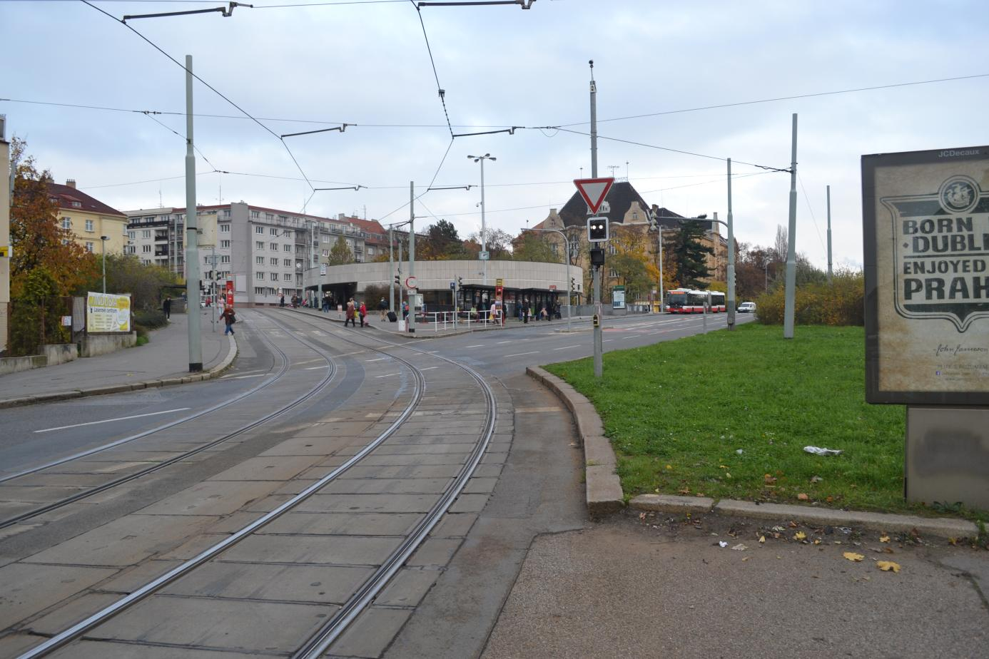 Obrázek č. 20 Zastávky Strašnická (foto autor duben 2015) 7.4.2.2 Směr od zastávky Na Hroudě Zde bude použit stejný princip jako u předchozího směru.