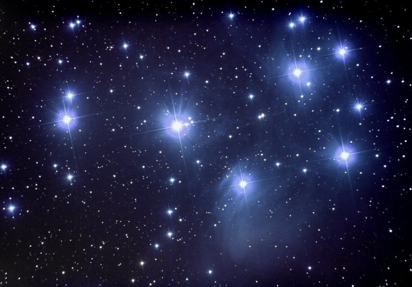 Otevřené hvězdokupy tvar nepravidelný počet hvězd řádově desítky až stovky, výjimečně více průměr 5-50 ly (většinou do 20 ly) slabě gravitačně vázané => rozpadají se členové: mladé modré (zářivé)