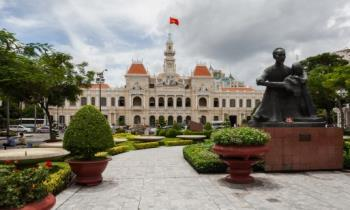 Fakultativně: Nezapomenutelný vietnamský večer show inspirovaná různými styly života a ztvárněná pomocí okouzlujících zvuků,