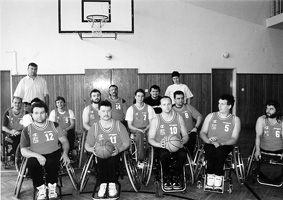 sportovní přípravou se začalo až v roce 1984. První neoficiální mistrovství ČR se konalo v roce 1987 Hrabyni a o rok později v březnu 1988 v Praze 1.