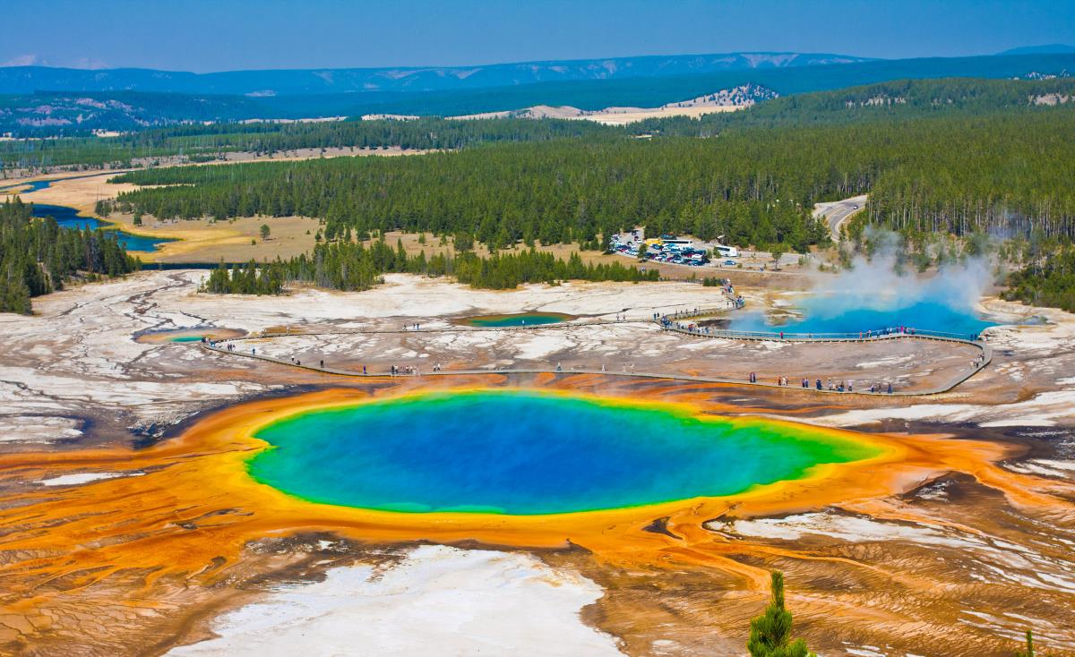 14. den 10. 10. 2017: Yellowstonský národní park Celodenní návštěva Yellowstonské národního parku, kde potkáme neskutečné množství volně se pohybující zvěře (stáda bizonů, laně s jeleny, atd).