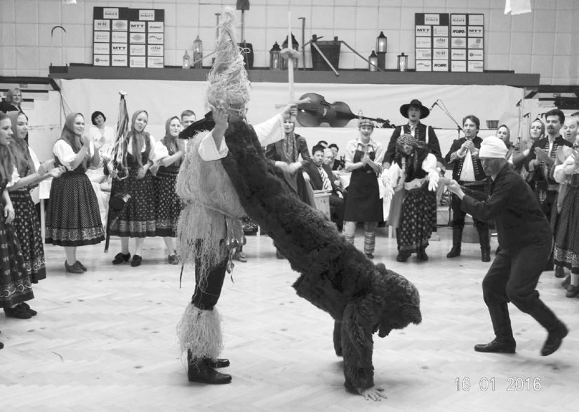 Souborový rok 2016 16. ledna, Valašský bál, Zubří Začátkem roku jsme dostali pozvání na vystoupení v rámci Valašského bálu v Zubří.