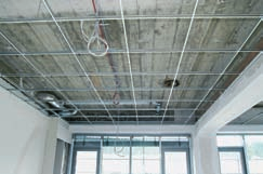 vnějším závitem M8 FBS-M8/M10, šroub do betonu s vnitřním závitem M8/M10 Vhodný pro: tažený i tlačený beton C20/25 až C50/60 lehké stropy a zavěšené podhledy podle