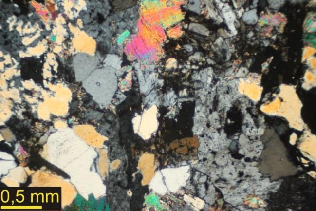 Mikroskopický popis: S0258/IV,V - Hlavní minerály: křemen (~45%) v širokém