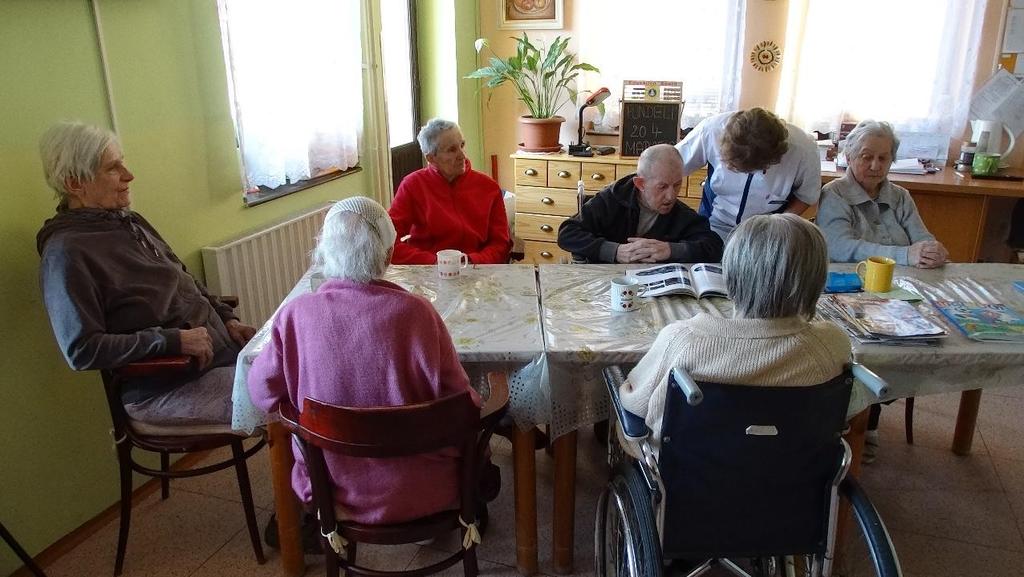 f) sociálně terapeutické činnosti socioterapeutické činnosti, jejichž poskytování vede k rozvoji nebo udržení osobních a sociálních