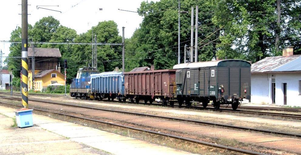 Vlaková cesta Vlaková cesta je úsek koleje v dopravně s kolejovým rozvětvením určený pro jízdu vlaku, je zabezpečený a volný.