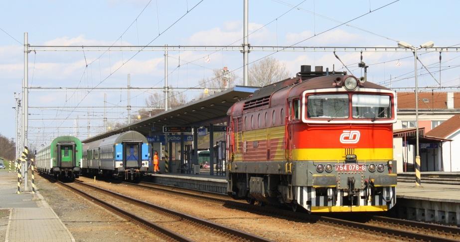 Rychlost při posunu při tažení 40 km/h při sunutí 30 km/h při najíždění na stojící vozidla 5 km/h Na posun se vztahují další omezení s ohledem na typ nákladů v posunujícím díle.