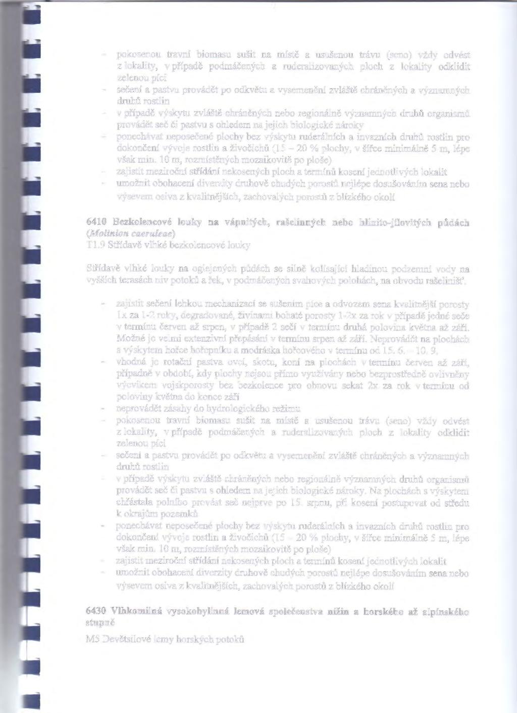 pokosenou travní biomasu sušit na místě a usušenou trávu (seno) vždy odvést z lokality, v případě podmáčených a ruderalizovaných ploch z lokality odklidit zelenou píci sečení a pastvu provádět po