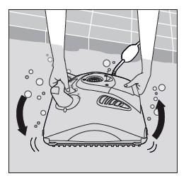 4. Údržba Wonder Brush kartáčů Wonder Brush kartáče vyčistěte (vystříkejte tlakovou vodou) po vytažení vysavače z bazénu.