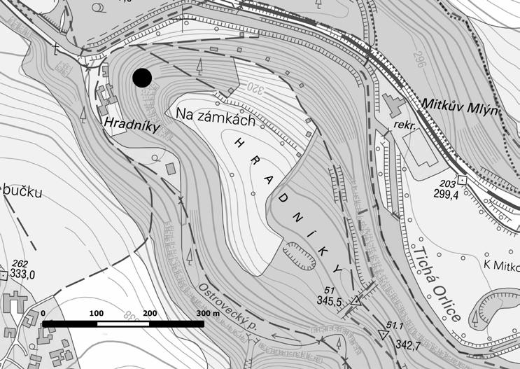 Archaeologia historica 41, 2, 2016, 133 166 Nejednoznačná výpověď písemných pramenů spolu s existencí více vrcholně středověkých opevněných lokalit v okolí Chocně pak přirozeně vedou ke vzniku řady