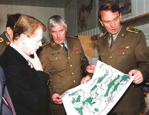 Vývoj služby v podmínkách české armády Kapitola 7 Do struktury VZÚ bylo 1. srpna 1995 převedeno Analyticko-informační středisko topografické služby (AIS TS). K 1.