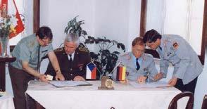 armád států NATO a dalších zemí účastnících se programu Partnerství pro mír (PfP Partnership for Peace) 30.