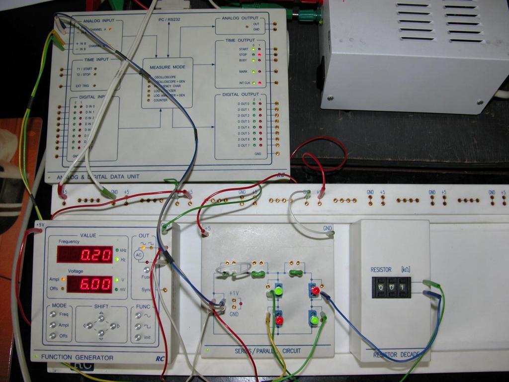 2.2.4 Dvoucestný usměrňovač zobrazení funkce pomocí LED diod Zadání: Diody LED zapojené v obvodu dvoucestného usměrňovače indikují svým svícením (jsou v propustném směru) průchod proudu jednotlivými