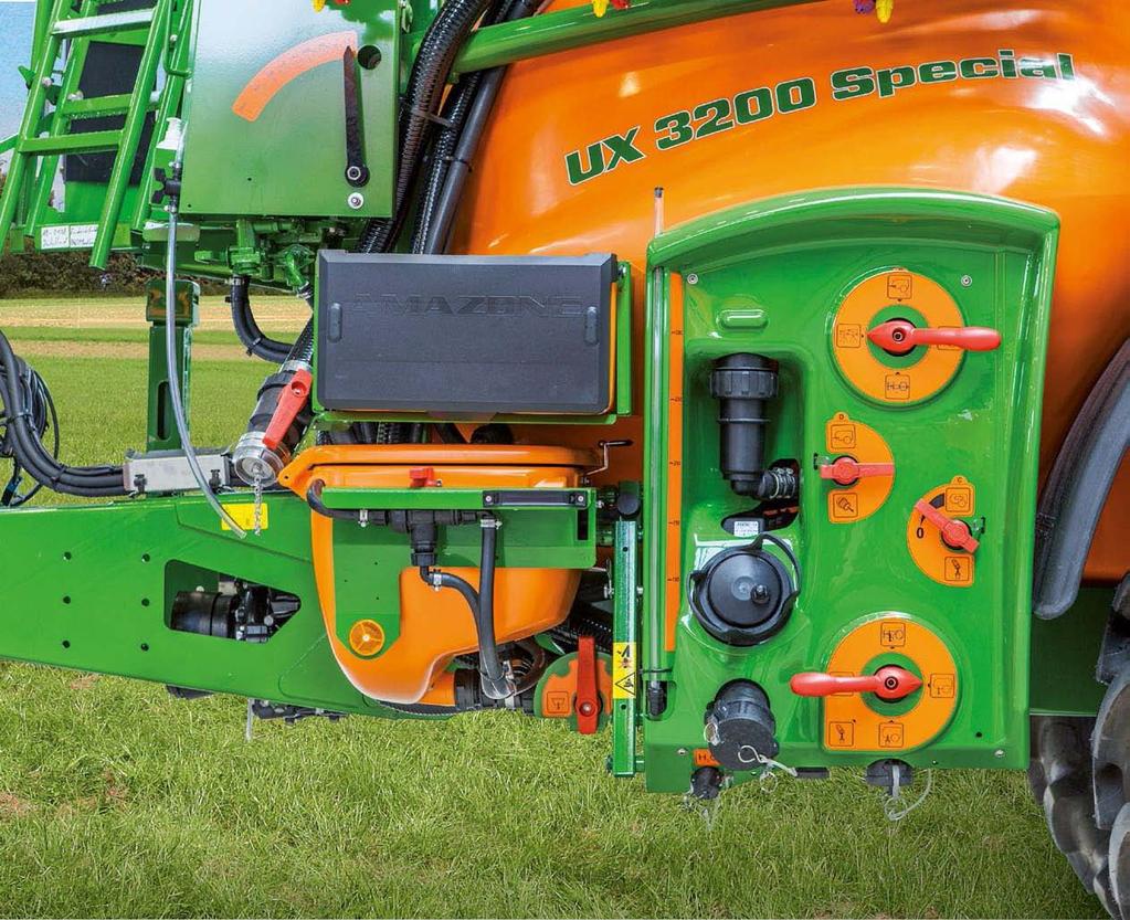 UX Special/Super/11200 Ovládací centrála UX Special 2" Sací armatura pro stroje s čerpadlem sací výkon až 500 l/min Centrální ovládací panel postřikovače UX Special Veškeré postřikovače řady UX jsou