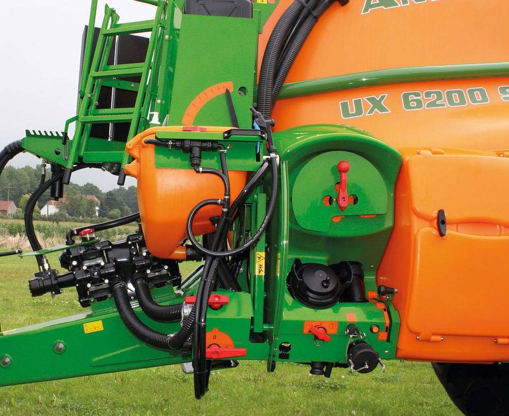 UX Special/Super/11200 Ovládací centrála UX Super 3" sací armatura pro stroje s dvojitým čerpadlem sací výkon až 700 l/min Centrální ovládací panel postřikovače UX Super Veškeré postřikovače řady UX