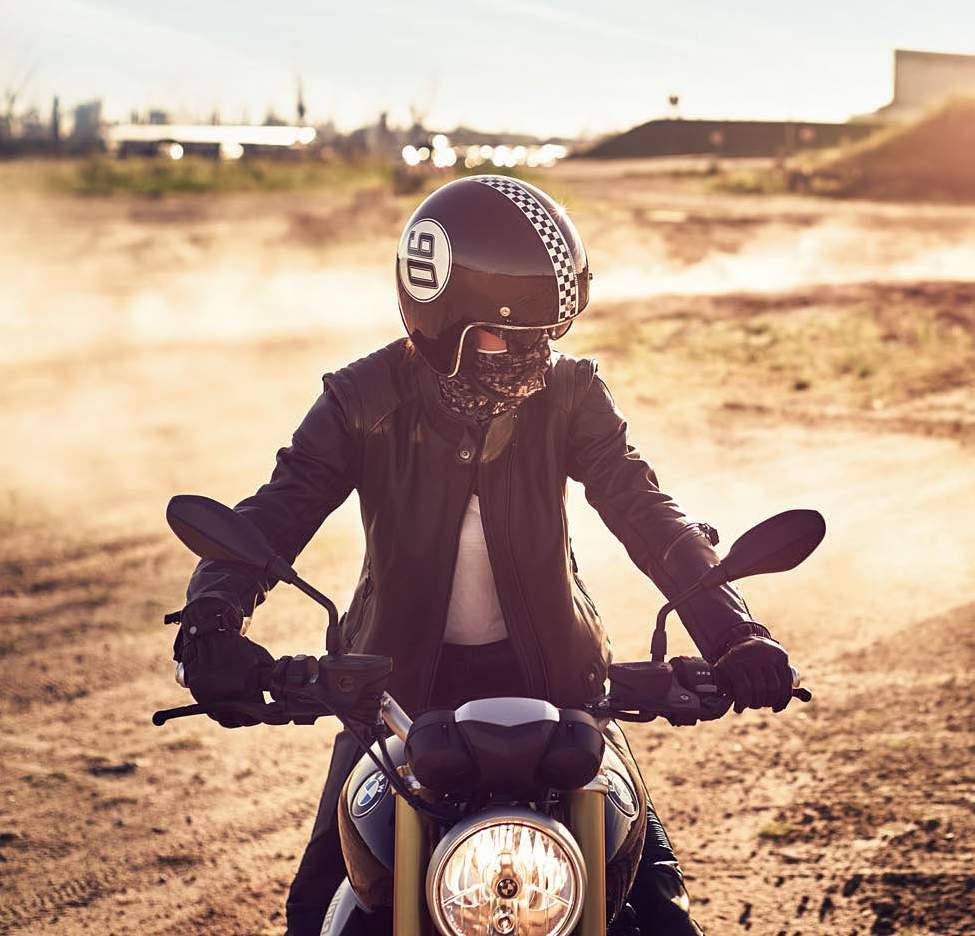 RIDE 2017 BMW C.A.R.E. 04 Přilby 08 Obleky 20