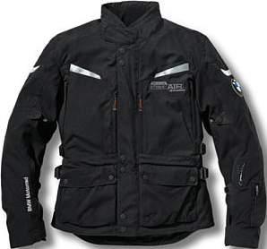 Je to také první bunda, která je kompatibilní s vestou BMW Street AIR, jež je vybavena nezávislým bezpečnostním systémem s airbagy. Takže ať už se stane cokoliv, budete perfektně připraveni.