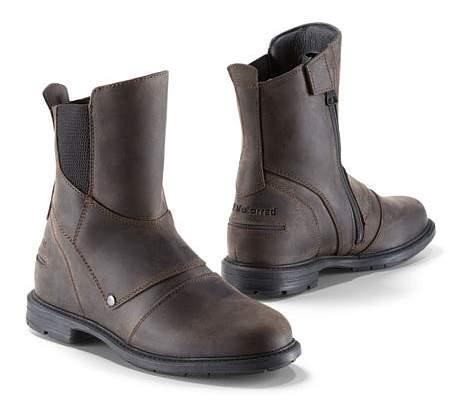 BMW Motorrad Boty BOTY PROTOURING BOTY URBAN PÁNSKÉ A DÁMSKÉ Pevná bota s nižším kotníkem 100 % hovězí kůže nubuk (cca 1,6 1,8 mm), hydrofobní švy utěsněné přírodním latexem Velká polyuretanová