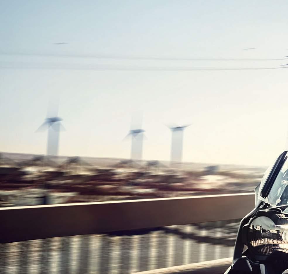 PŘILBY Přilby BMW Motorrad představují vrchol bezpečnosti, praktičnosti a komfortu.