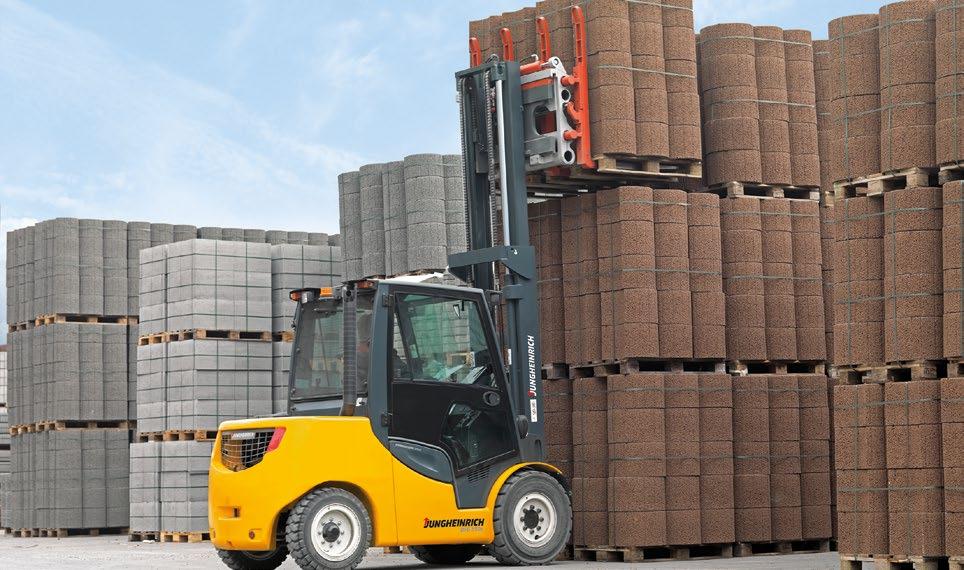 DFG/TFG 540s/545s/550s/S50s Pracoviště přizpůsobené potřebám řidiče Ergonomická koncepce velkoryse koncipovaného pracoviště řidiče zaručuje uvolněnou práci bez pocitu únavy: Pohodlné a bezpečné