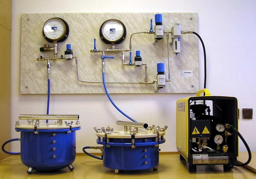 Přetlakový přístroj Tento přístroj se skládá z tlakové nádoby, polopropustné keramické membrány, kompresoru, regulátoru tlaku, manometru a byrety.