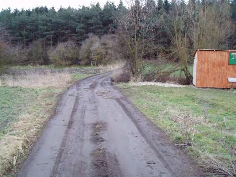 Úsek ř.km 1.100 3.400 (polní trať od silničního mostu mezi obcemi Hrdlív a Třebechovice a vyústěním ze zatrubněného úseku) Jedná se o úsek potoka, který je v situačně nenáročném extravilánu obce.