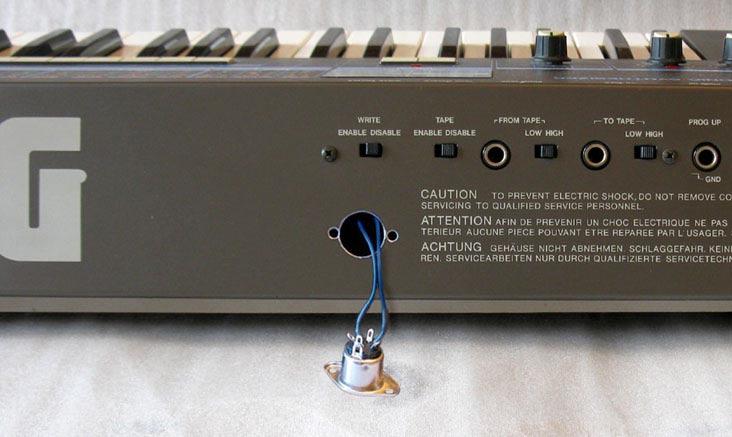 Obr. 2.2-5 Obr. 2.2-6 Obr. 2.2-7 Obr. 2.2-8 g) Konektor je vhodné označit štítkem ( MIDI INPUT ) např.