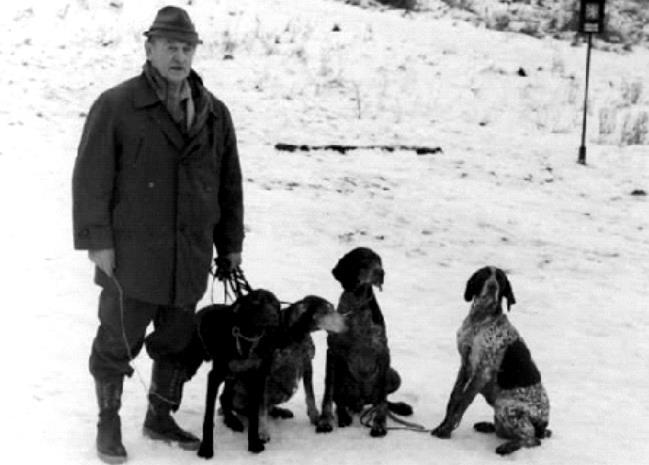 Stanislav Hlouch (1925 23.8.2004) Osobnost Stanislava Hloucha je neodmyslitelně spjata s českou myslivostí a zejména loveckou kynologií.