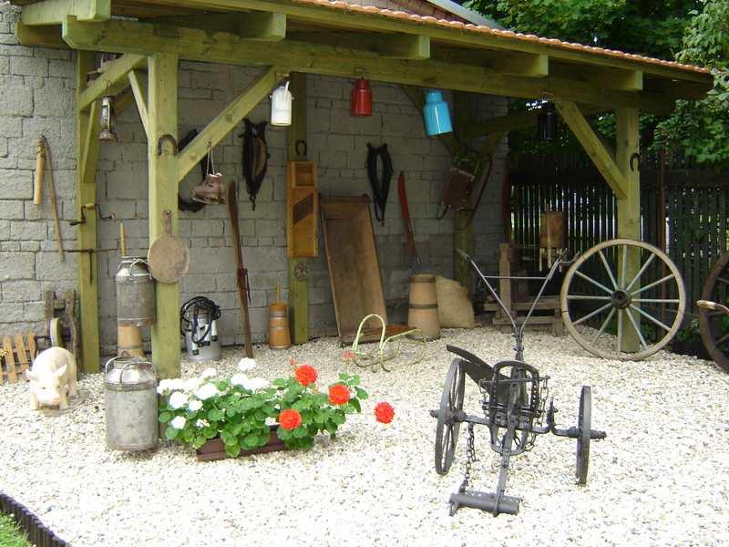 dále uvádí, že i pokoje klientů mohou být určitým způsobem považovány za reminiscenční místnosti.