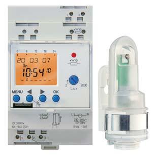 SPÍNACÍ HODINY A SOUMRAKOVÉ SPÍNAČE 96 W ANALOGOVÝ SOUMRAKOVÝ SPÍNAČ S EXTERNÍM ČIDLEM, 3 TE W SCHRACK INFO Soumrakový spínač s integrovanými týdenními spínacími hodinami Externí světelné číslo