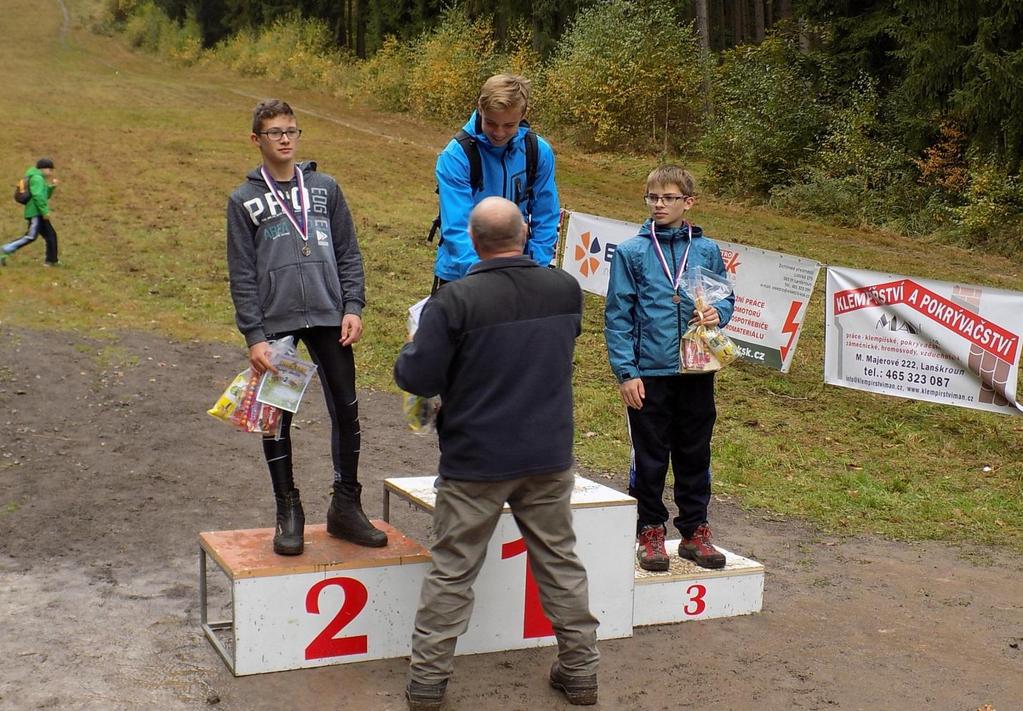 Ve sportovních soutěžích jsme většinou reprezentovali školu ve fotbale, sálové