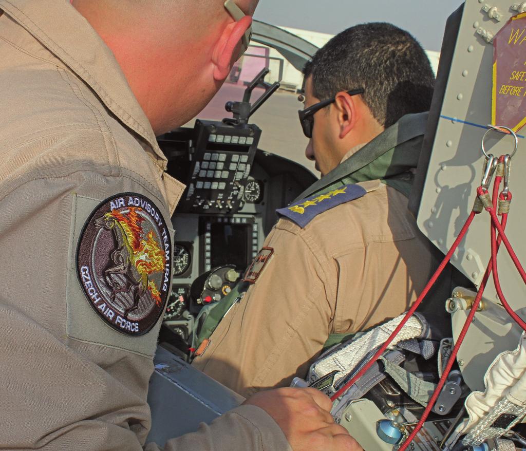 78 Čeští mentoři předávají své zkušenosti iráckým pilotům a technikům Letecký poradní tým Již druhým měsícem na Letecké základně Balad v Iráku působí zhruba třicítka příslušníků Leteckého poradního