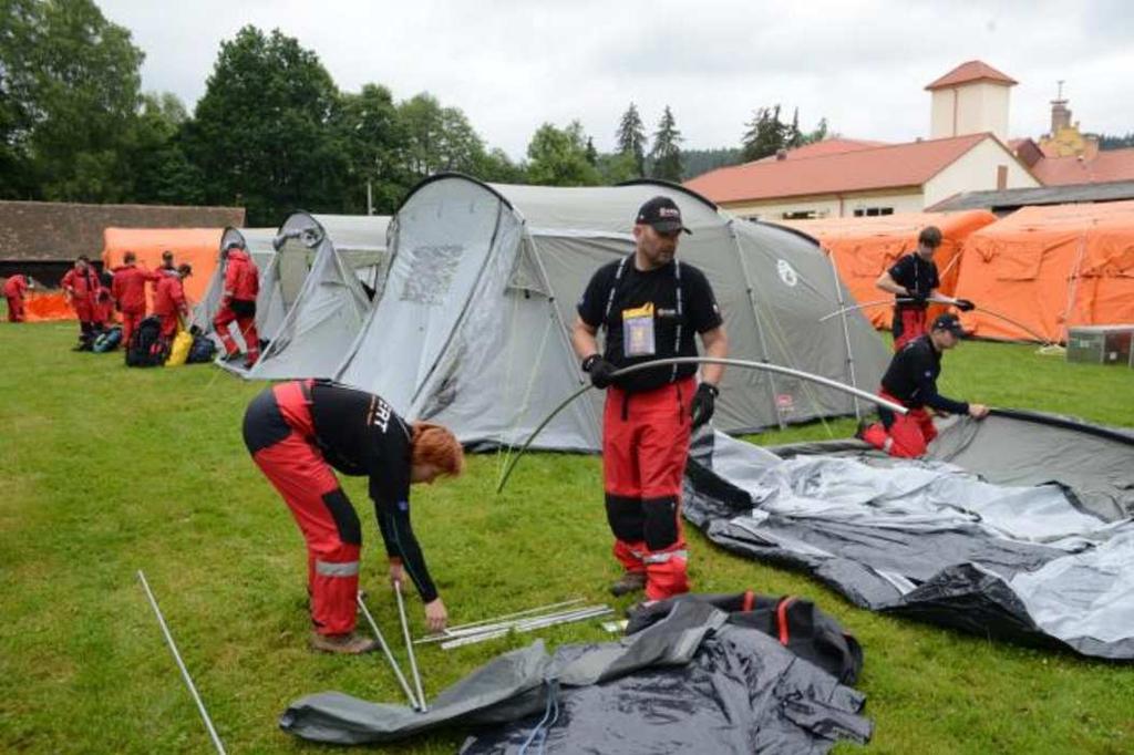 Budování základny Samostatný lékařský stan Další stan jako vyšetřovna či izolace