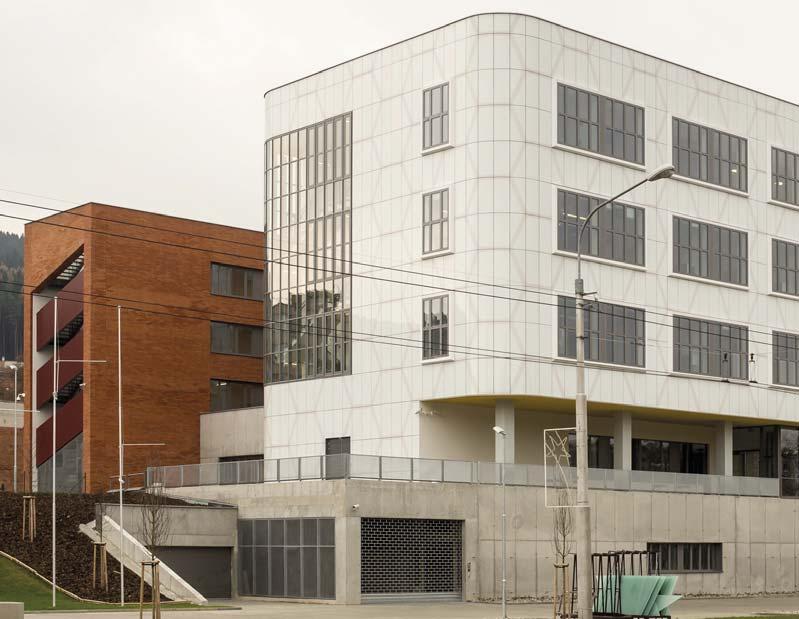Působí u nás mezinárodně uznávané osobnosti Na UTB ve Zlíně v současné době pracuje 513 akademických pracovníků. Mnozí z nich jsou mezinárodně uznávanými osobnostmi ve svých oborech.