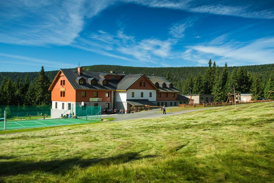 Rodinný Tábor 2017 23.7-28.7/30.7 4.8.2017 Richtrovy Boudy Průvodce pro rodiče Drazí rodiče a studenti, děkujeme Vám za účast v letošním ročníku letního tábora!