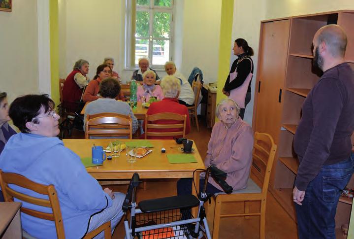 Odbor sociálních věcí Náměstek primátora Michal Kopal při zahájení činnosti klubu seniorů při DPS v Havlíčkově ulici.