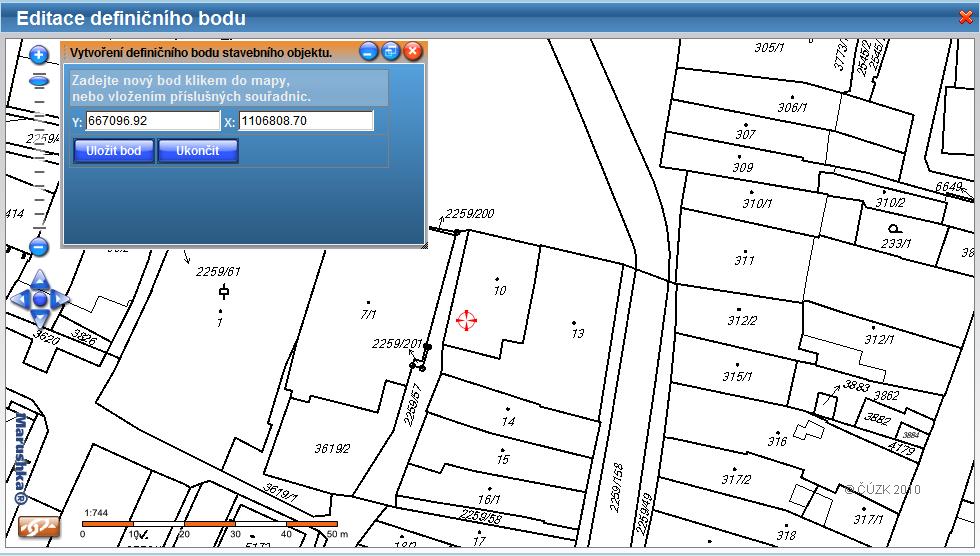 Zobrazí se Vám grafický editor pro vložení definičního bodu, s lokalizací obsahující identifikační parcelu stavebního objektu. Klepnutím na požadované místo umístěte definiční bod (červený křížek).