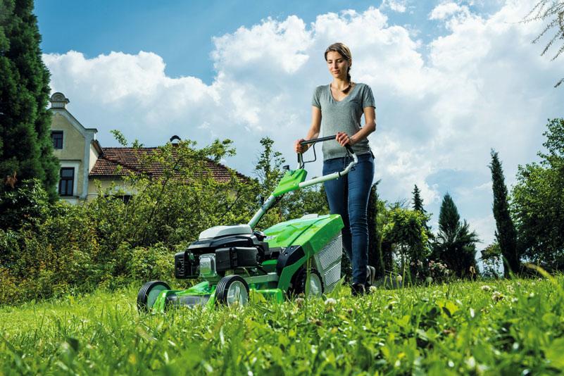 BENZINOVÉ SEKAČKY NA TRÁVU SÉRIE 6 POHODLNÉ SEČENÍ TRÁVY: MÁTE TO V RUCE. MB 650 T Kdo jednou vyzkouší výhody jednodílného vodícího držadla, těžko by už měnil za jiné.