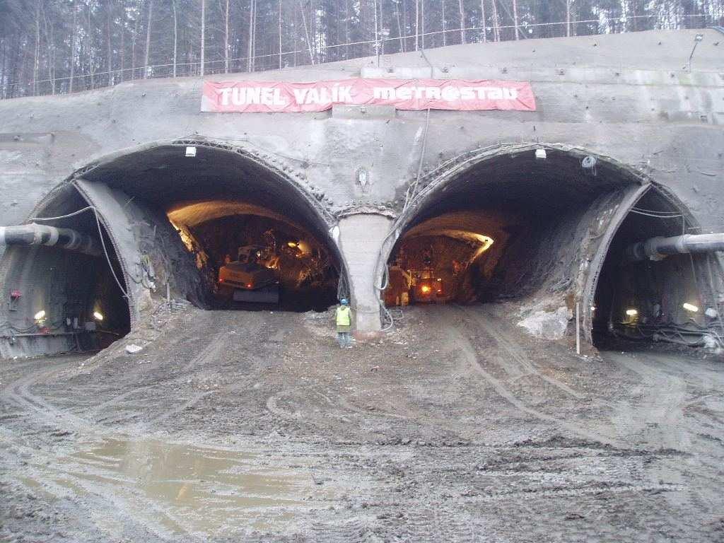 Tunel Valík Dálnice D5 zprovozněn v roce