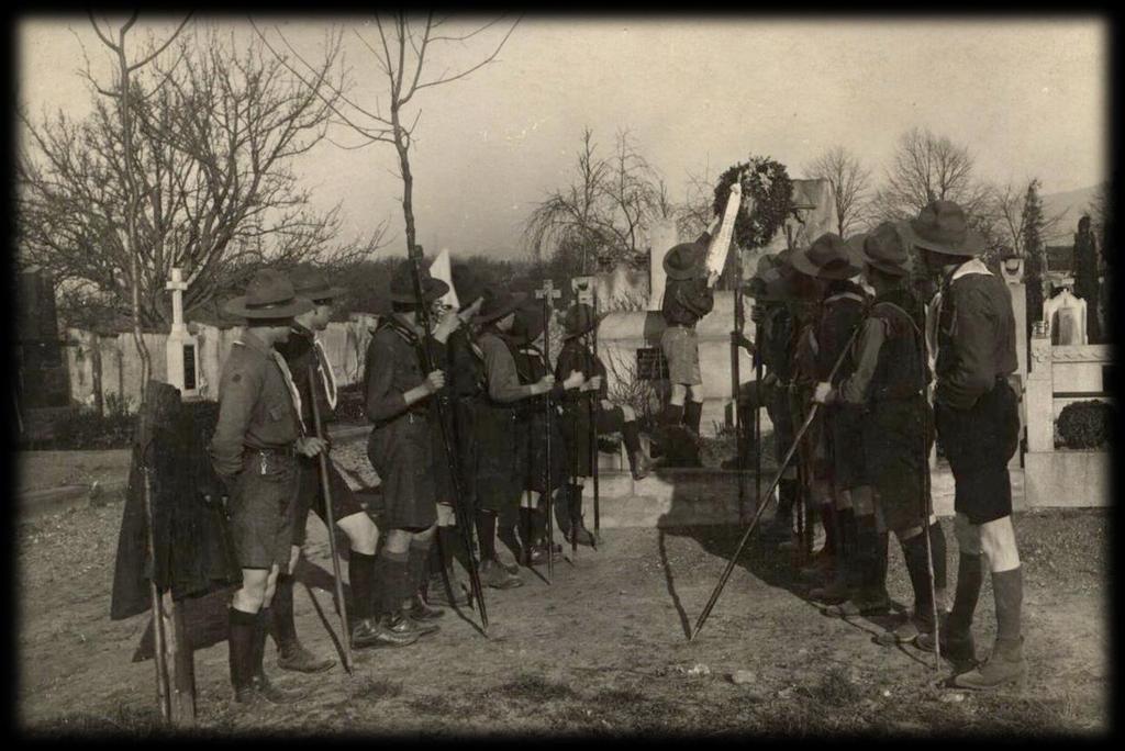 Ze života našich oddílů v roce 1923 z časopisu SKAUT JUNÁK - 1923 Na pomník bratra Novotného v Lomu darovali: Ústřední rada Svazu 50 Kč, odbor O.S. 100 Kč, kluby Oldskautů: 2. Plzeň 40 Kč, 20.