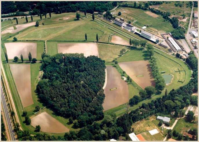 Je zařazen v sobotu před Velkou pardubickou. Vrcholem jsou sprinterská Cena Scyrise, mílařská Cena města Doncaster a vytrvalecký Pardubický St.