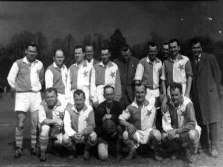 1932 ve IV.třídě spolu s Dobřejovicemi, Čestlicemi, Průhonicemi, Benicí, Křenicemi, Písnicí, Cholupicemi a Kostelcem u Křížků.