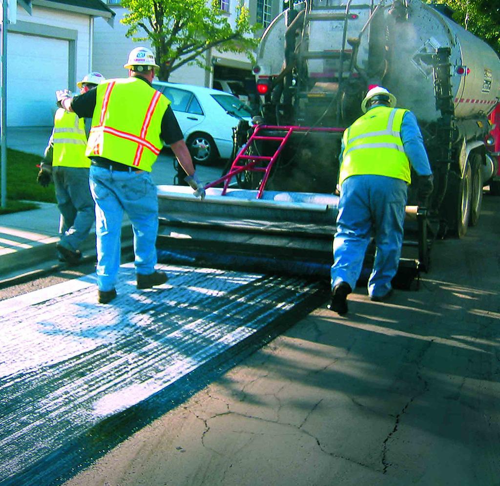 Výztužný systém do asfaltu Zpomalte vznik reflexních z dopravního zatížení, dodatečných procesů v materiálech či teplotních změn pomocí produktů GlasGrid.