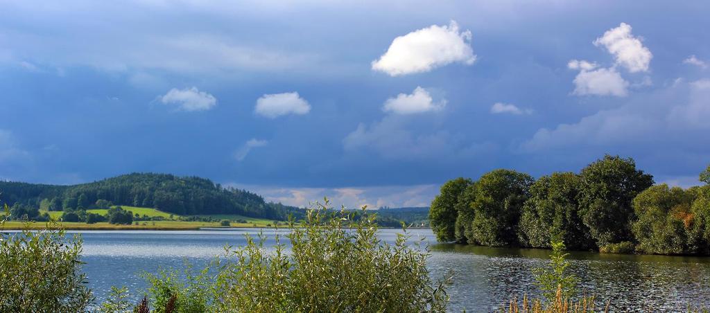 Z objektu a z bezprostředního okolí je nádherný výhled na 108 ha velký rybník Labuť, který byl založen v roce 1492 a k jeho výstavbě dal svolení král Vladislav II.