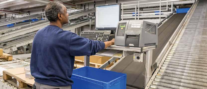 Inteligentní logistika Stále v pohybu princip multishuttle Zůstat stát na místě znamená krok zpět. Víme to stejně jako Vy. Proto jsme od základu zmodernizovali celou logistiku.