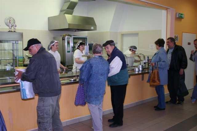 Centrum denních služeb Bezručova MÚSS Chomutov a další subjekty pořádají společenské akce v prostorách jídelny DPS Merkur, jejíž kapacita je 60 míst.