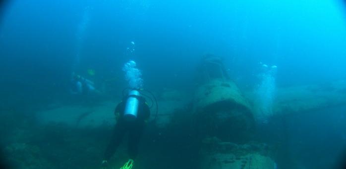 Jsou zde světoznámé lokality Blue Conner, Blue Hole (jedna z nevětších dostupných lokalit pro rekreační potápěče), German Cannes a další.