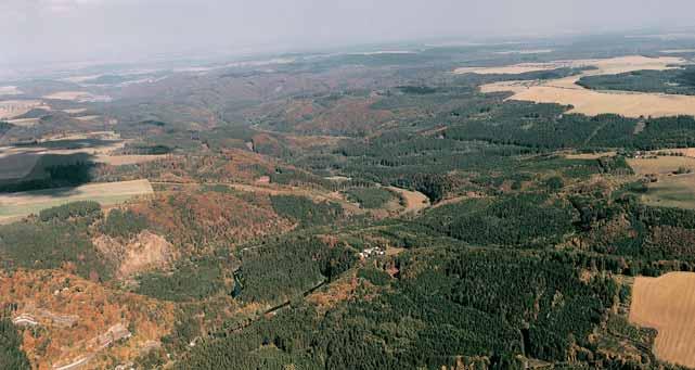 Ostravsko park Moravice Vyhlá en v roce 994 okresním úfiadem Opava v údolí fieky Moravice na rozloze 4 5 ha. Údolí fieky Moravice je nejvût ím a nejdel ím údolím, které protíná Nízk Jeseník.